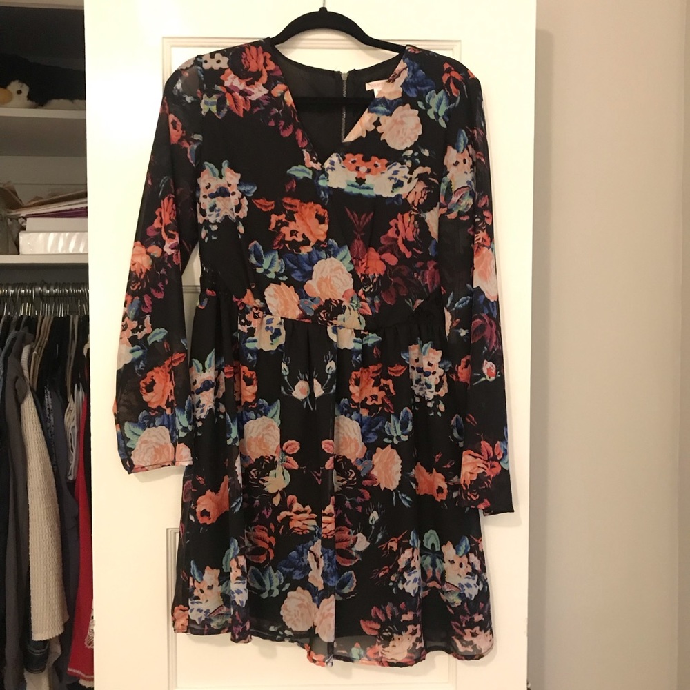 long sleeve v-neck floral dress